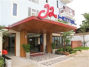 J2 (Sha) Hotel Tak Exterior photo